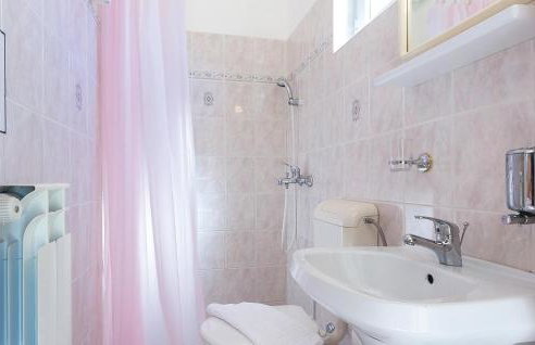 1 Bedroom Cozy Apartment In Valtura - Foto 16