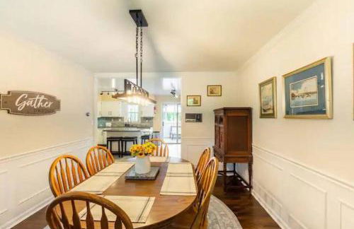 Lrge 5 BR 9 Beds Near DC-Pool, Hot Tub, Gym, Game Rm, Fire Pit - Foto 14