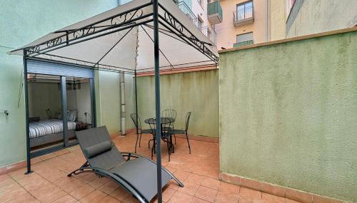 Urban Manesa city center apartment with private patio - Foto 2