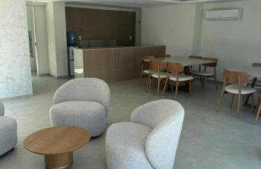 Arretado de bom ! A 250 m da praia de Boa Viagem, 3 km do aeroporto, próximo aos shoppings, com WI-FI 560 Mbps, coworking, piscina e academia - Foto 33