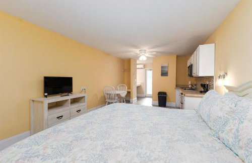 Surf City Beach Stay- Dolphins Drift Motel Unit - Foto 3