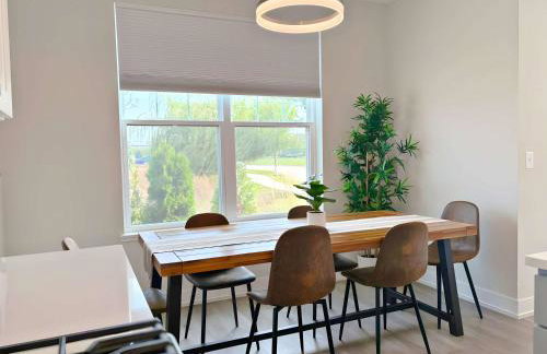 Modern 4BR Townhouse with Parking & Lake Views - WVille rep 4 - Foto 6