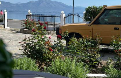 Sea front house & garden, Oropos - Foto 11