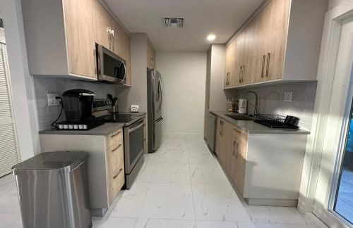 The Sun House - 3 Bed, 2 Bath, Private Pool, Fire Pit, Huge Backyard - Foto 7