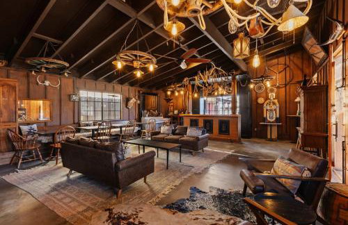 The Outlaw By The Cohost Company - Foto 65