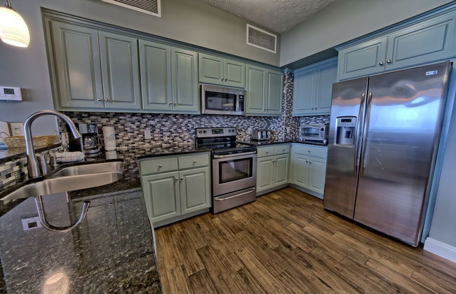 Pleasant Oceanfront Condo with Large Balcony and Beach Access - Unit 1605 by RedAwning - Foto 10