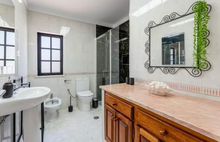 Stylish 3 BDR Retreat with Pool by LovelyStay - Foto 13