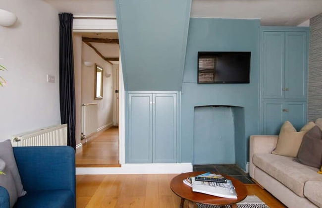 Charming 3bd Townhouse Right in the City Centre - Photo 9