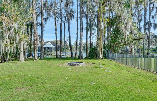 Dock, Lanai and Pool! Modern Red Bug Lake Retreat - Foto 31