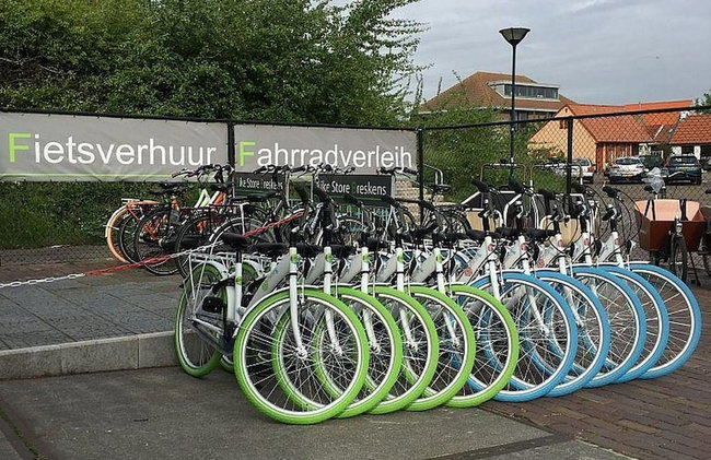 Appealing Bungalow With Garden - Photo 77