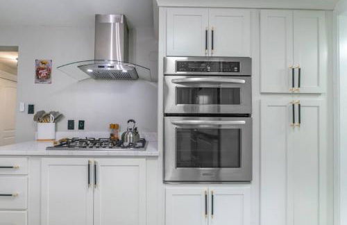 Pool Table, Arcade, Darts, 3 Car Garage, Sleeps 20 - Photo 11