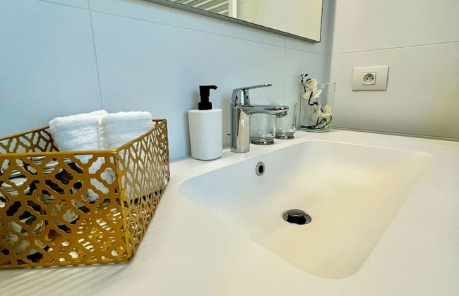 Modern 2BR Penthouse Near Diamond District by Oneluxstay - Foto 53