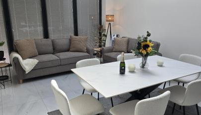 SAV Stays 5 Bedroom Large Family home Birstall, Leicester - Foto 3