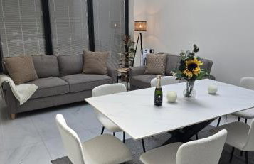 SAV Stays 5 Bedroom Large Family home Birstall, Leicester - Foto 3