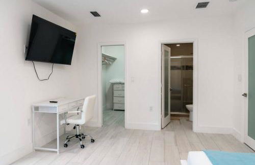 Luxury Retreat 3B ,2Ba POOL , Coral Gables Center - Photo 67