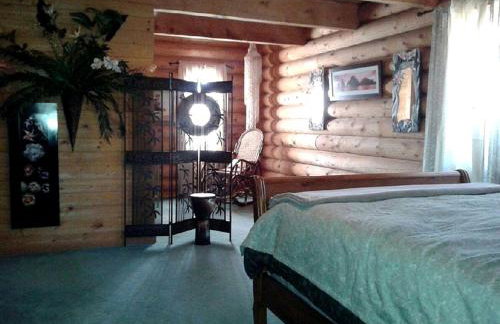 Spacious, Inviting Log Cabin Encircled by Wildlife in Utah - Foto 9