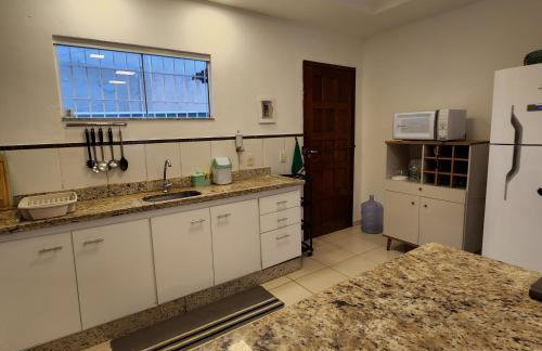 Casa confortável pertinho da praia com garagem e quintal - Foto 24