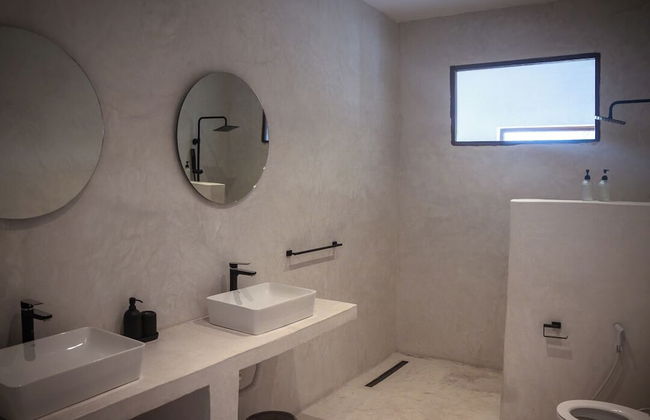 Solymar Staffed Beach Front Villa - Photo 76