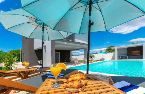 Modern Casa di Lucija with heated pool, near Airport, own parking - Foto 45