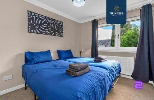 Muirton House 2 - INVOICE and REDUCED PRICE only via SUNRISE SHORT LETS DUNDEE, SLEEPS 8 has 4 Twin Bedrooms with 4 Car Parking, 2 Baths, 5 Smart TV, Fully Equipped, Garden, Free WiFi, and ONLY 9 Mins to STANNERGATE Ports - Foto 36