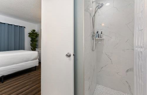 Tranquil Garden View 2 Bed 2 Bath Balcony Condo 7 Min to Universal - Foto 21