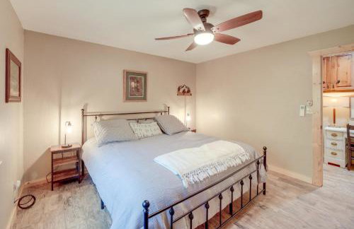 Clayton Cabin with Wraparound Deck Steps to Lake! - Foto 9