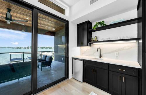 Lakefront Stay for 16 with Pool Dock & Game Room - Foto 30