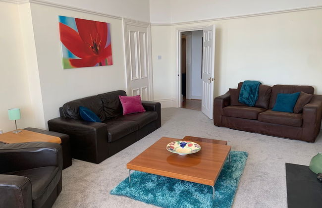 Beach Front 2-bed Apartment With Deck & BBQ - Foto 8