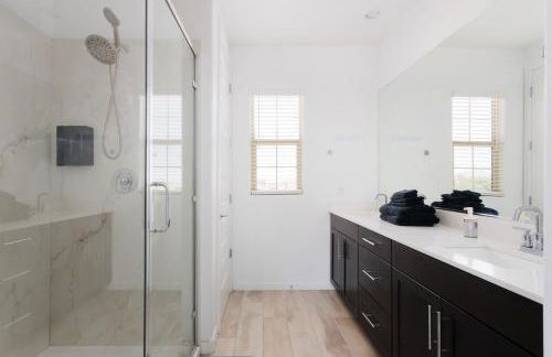 Modern Desert Home-Great for families & groups, near golf, hiking, and city fun, Private in-law suite with own entrance also available separately - Foto 13