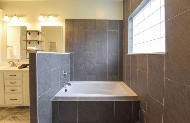 Riverside Ranch by Avantstay Mins to Downtown - Foto 13