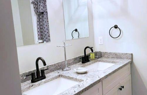 Maplewood Retreat Sleeps 6 Kingston NH by Vacation Your Way - Foto 23