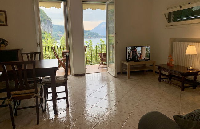 Mamma Ciccia Holiday Home - Front Lake Apartment, beach and swimming pool - Foto 9