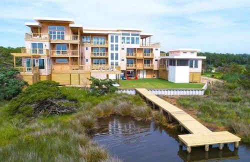 New Modern Waterfront Home w Saltwater Pool - Foto 41