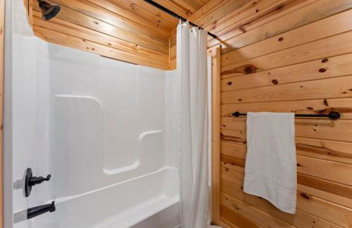 Cabin 2 Peaceful Cabin Near River with Fire Pit and Hot Tub - Foto 7