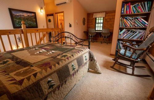 Warm Woodland Getaway with Land - Foto 35