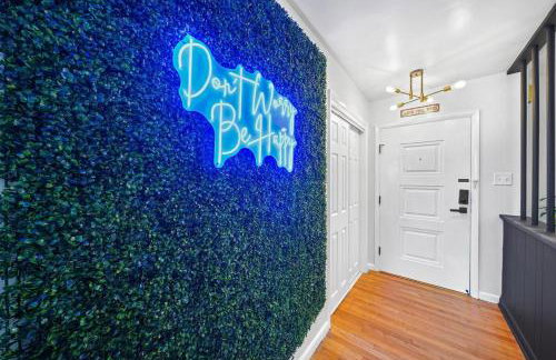 Comfort, Fun, & Charming - 5BR Oasis with Pool - Foto 40