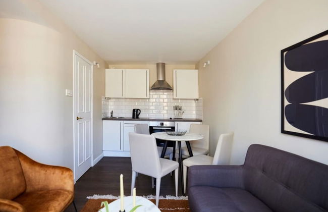 The Holland Park Crib - Classy 2bdr House - Photo 18