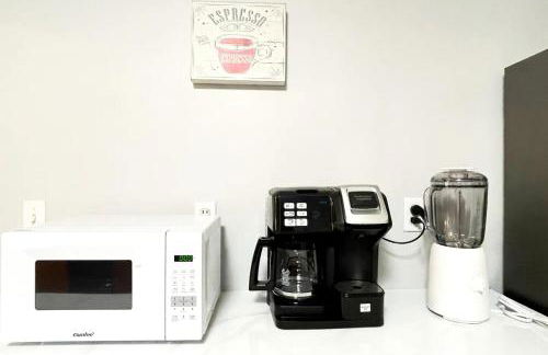 Modern Home off I-95 Perfect for Families & Business Stay with Ample Parking - Foto 14