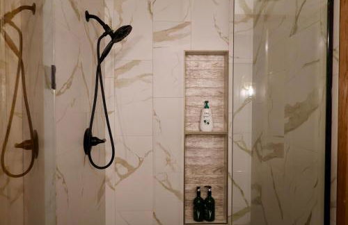 Hidden Hillside Retreat - A Secluded Modern Cabin - Foto 10