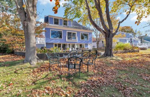 Waterfront Retreat with Private Dock and Fire Pit, Sleeps 8, Outdoor Dining, Spa-Style Primary, Gourmet Kitchen with Dual Dishwashers, Gas Fireplace, River Views, Bright Open Layout, Central AC, Perfect Coastal Escape for Families, 24 Hr Hospitality - Foto 22