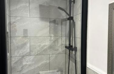 Adam Court Apartments - PE1 - Contractor Friendly - Choice of Studios or 1 Bed Apartments - Free Parking - Sofa Beds - Sky TV - Full Kitchen - Washer Dryer - WiFi - Foto 79