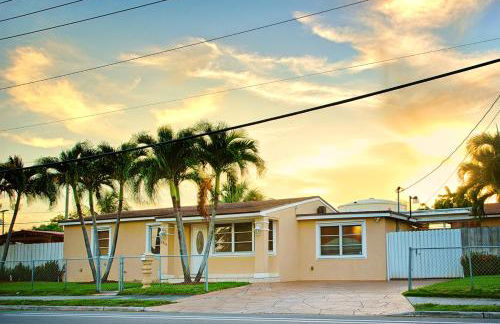 Tiki Hut Pool 4 BR Coastal Cottage Dream Vacation - Foto 13