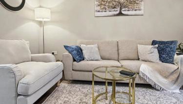 Entire home Sleeps 5 guest 5 mins fromMCR City - Foto 3