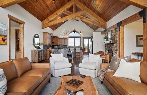 Teton Melody by KABINO Partial Air Conditioning Hot Tub FirePit Foosball Telescope Games WiFi Grill Mtn Views - Foto 3