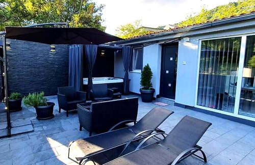 Beautiful house with large terrace and jacuzzi - Foto 1