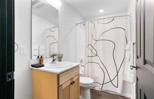 Spacious Modern Loft with Downtown Views and WiFi - Foto 9