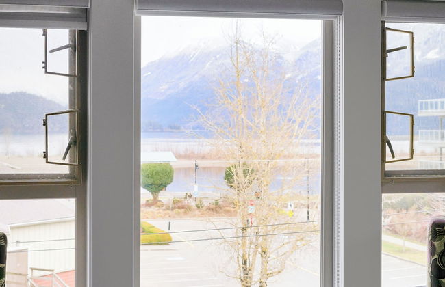 Rooftop Paradise Luxe 2BR Lake Views - Photo 70