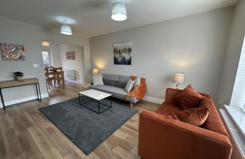 3 Bed Home with Driveway Parking for Contractors & Family stays in Stafford - Foto 24