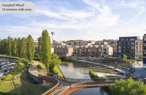 Beautiful Apartment in Central MK with Balcony, Free Parking & Smart TV with Netflix by Yoko Property - Foto 26