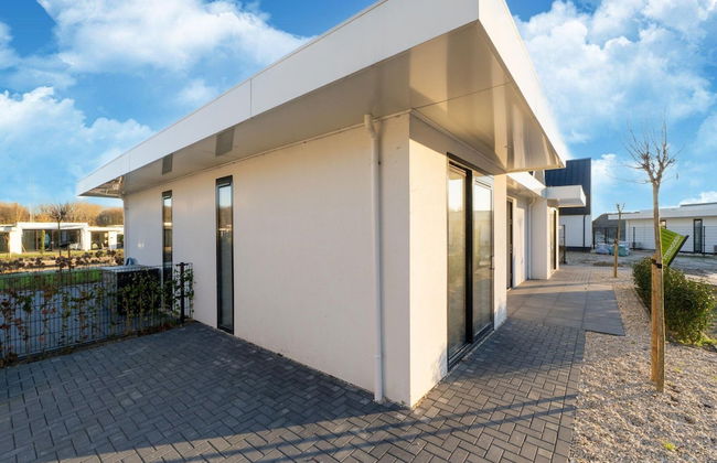 Cozy Villa With Lakeside Views - Photo 38